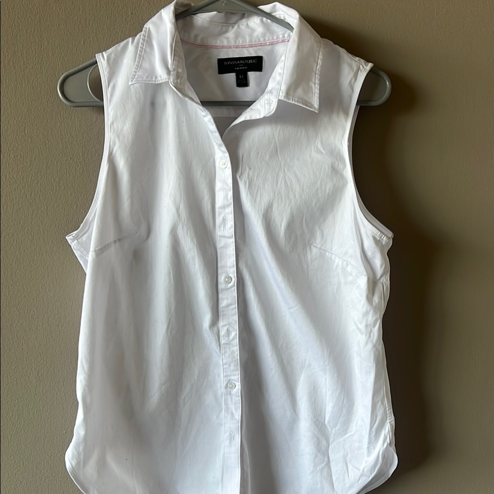 Banana Republic White Sleeveless Button-Up Shirt
